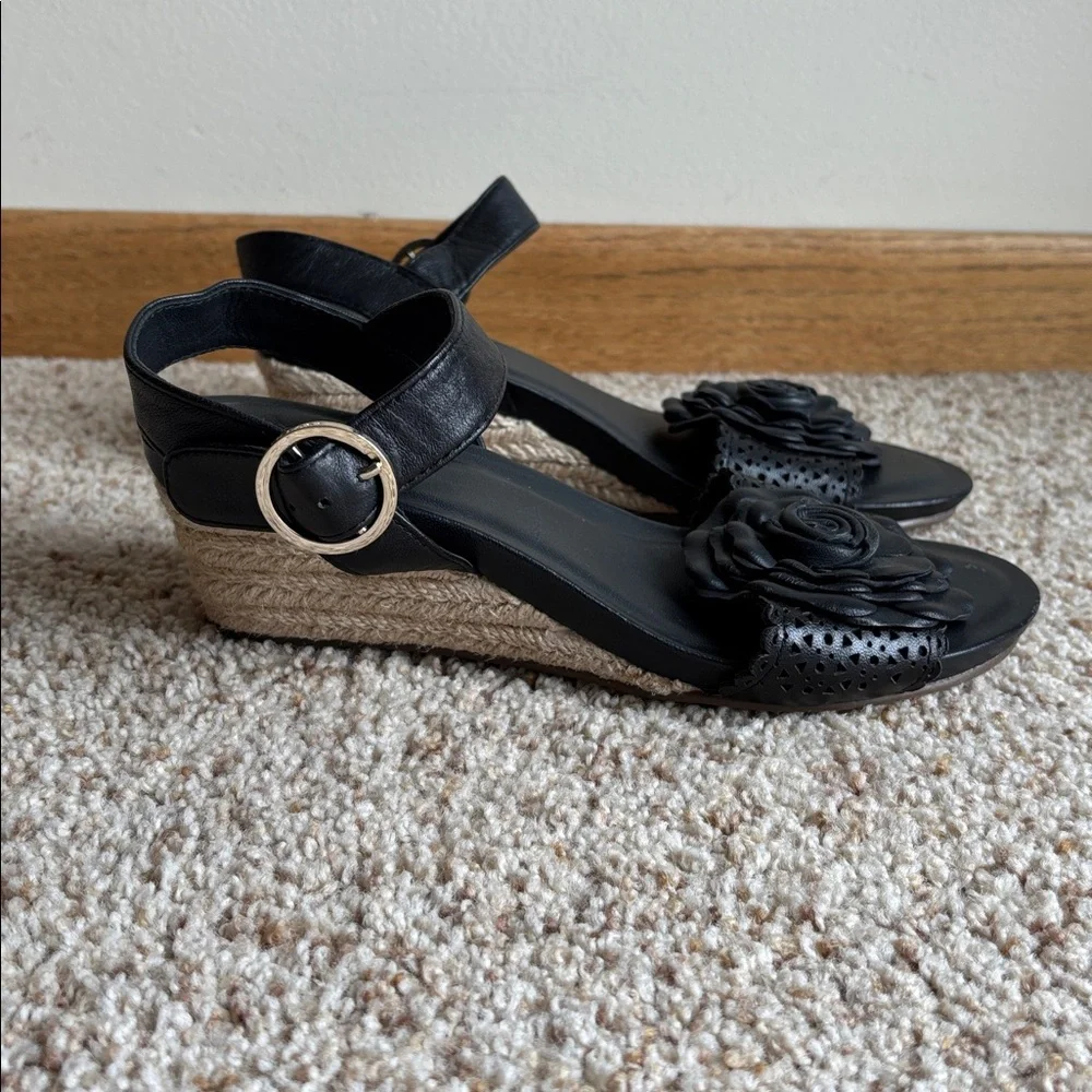 Taryn Rose Women’s Henriette Black Leather Floral Detail Wedge Sandals Worn? 5 B